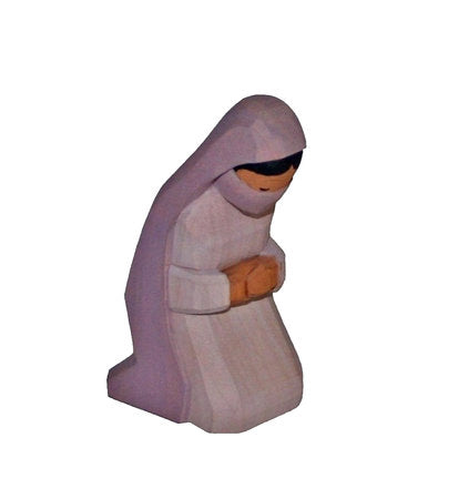 Fatima, kniend, flieder