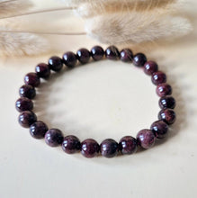 Edelsteinarmband mit 6mm runden Perlen - Granat