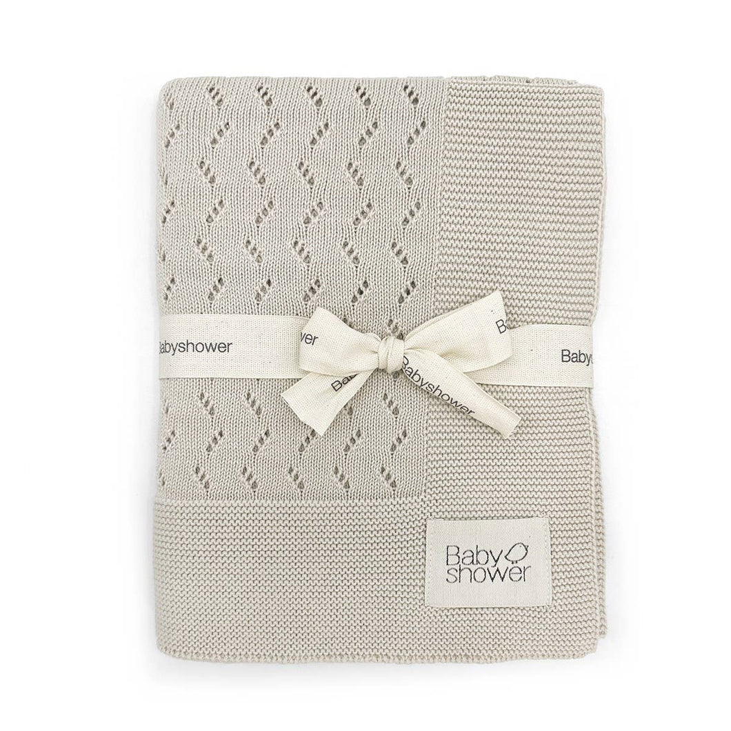Klassische Strickdecke für Baby in Beige