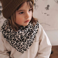 BIANCA Mullwickeldecke mit Leopardenmuster in Greige