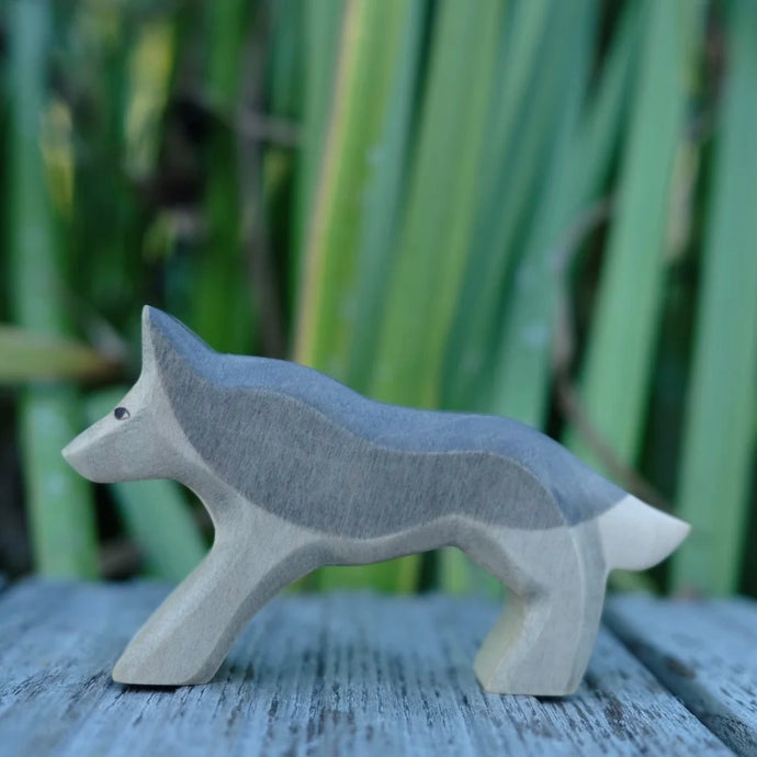 Wolf klein von Holzwald