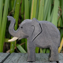 Elefant groß von Holzwald