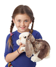 Handpuppe Hängeohrhsenbaby von Folkmanis