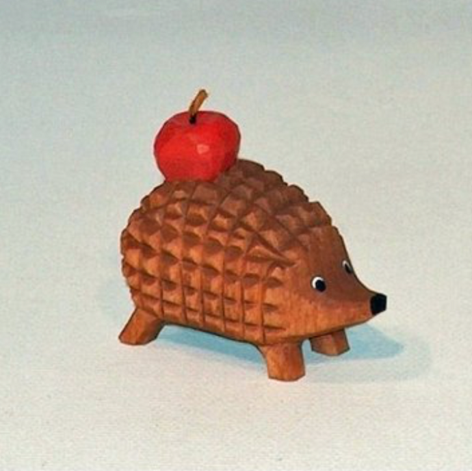 Igel mit Apfel