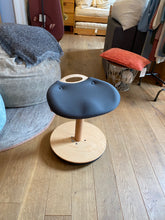Moizi Hocker M16 Flex höhenverstellbar mit Holzsäule